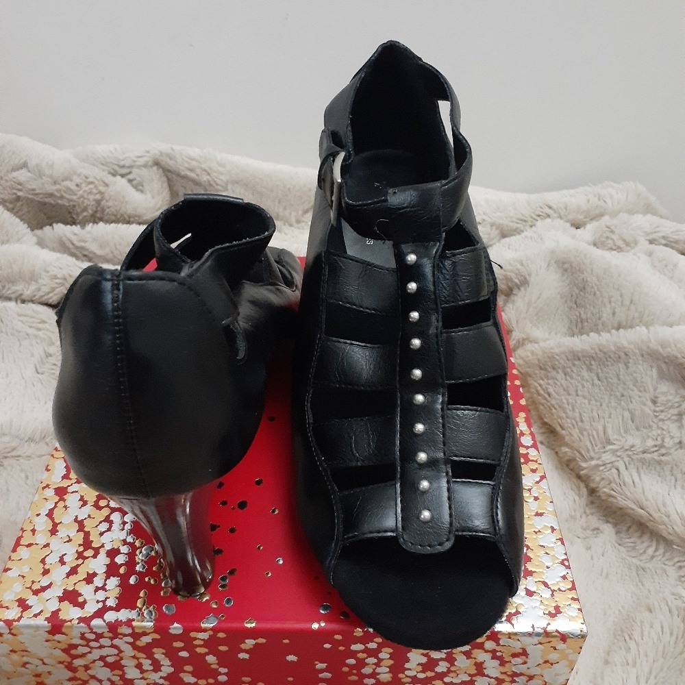SOLD$$ Aerosoles women sandals
